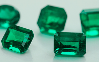Emerald – The Birthstone of May: Meaning, History, and Timeless Jewelry