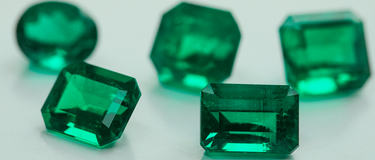 Emerald – The Birthstone of May: Meaning, History, and Timeless Jewelry